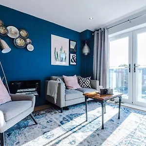  Apartment Stunning 2bedroom 2bathroom With Parking Space United Kingdom